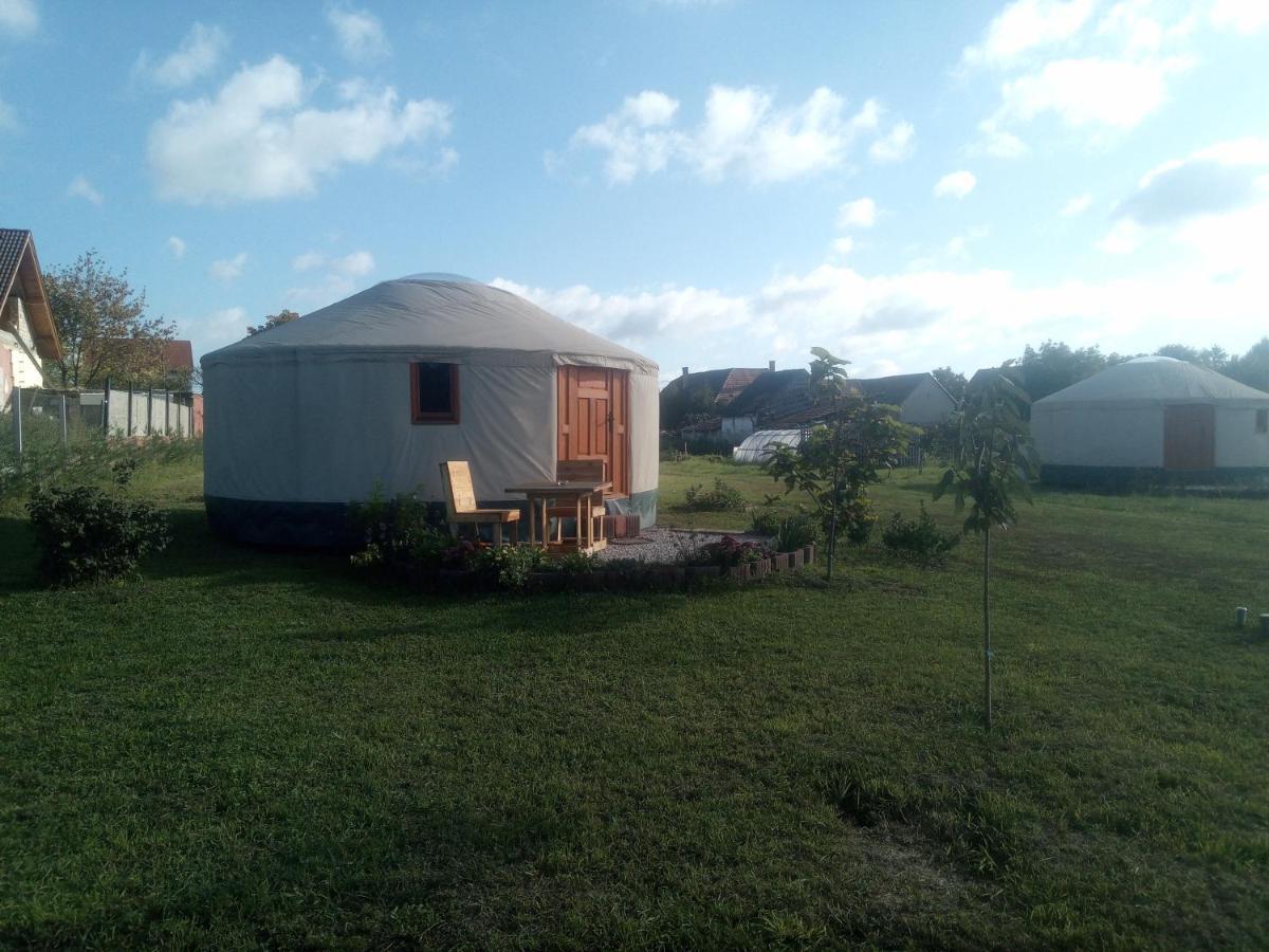 Hotel Jurtafarm Ráckeve - a nomád luxus Exterior foto